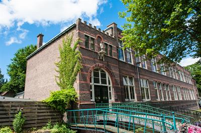 Foto St Aloysiusschool. Locatie Spieringstraat