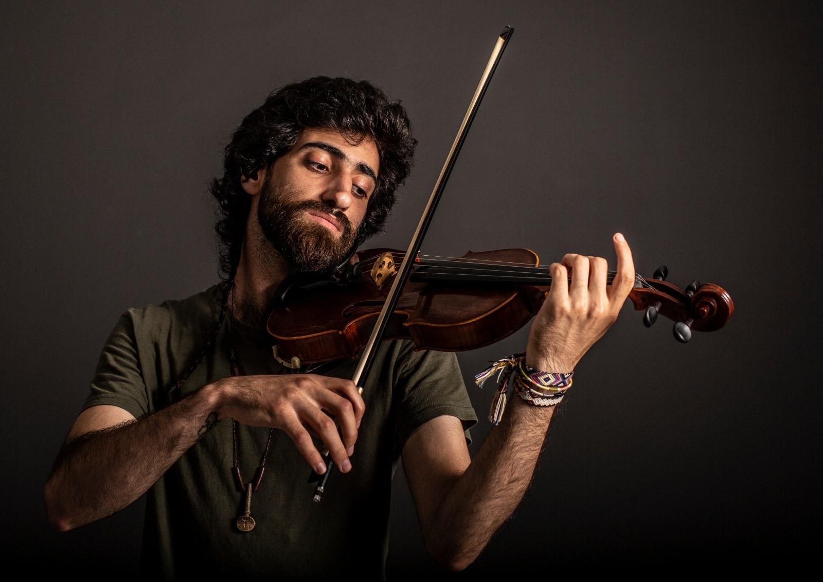 Ingang Goudse Schouwburg sfeervol verlicht
