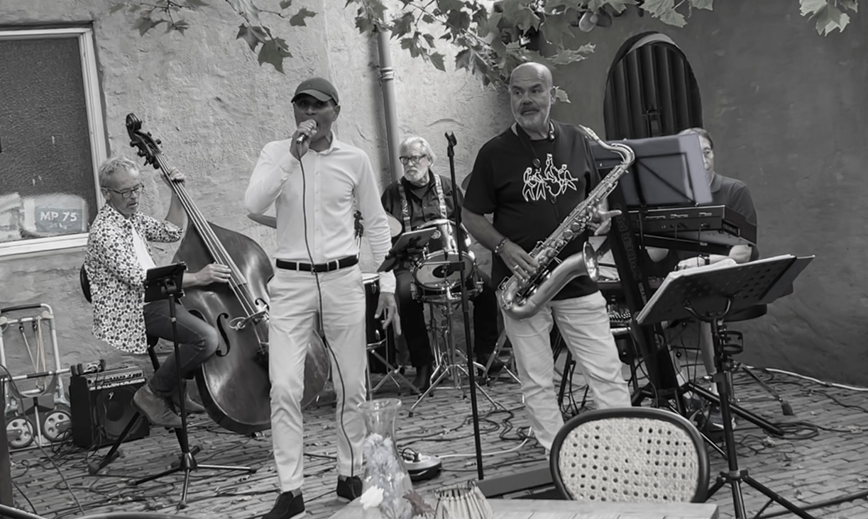 Foto van verhaalvertellers Pauline 't Jong, Marike Verschoor, Kees Geelhoud enHugo Gastkemper 