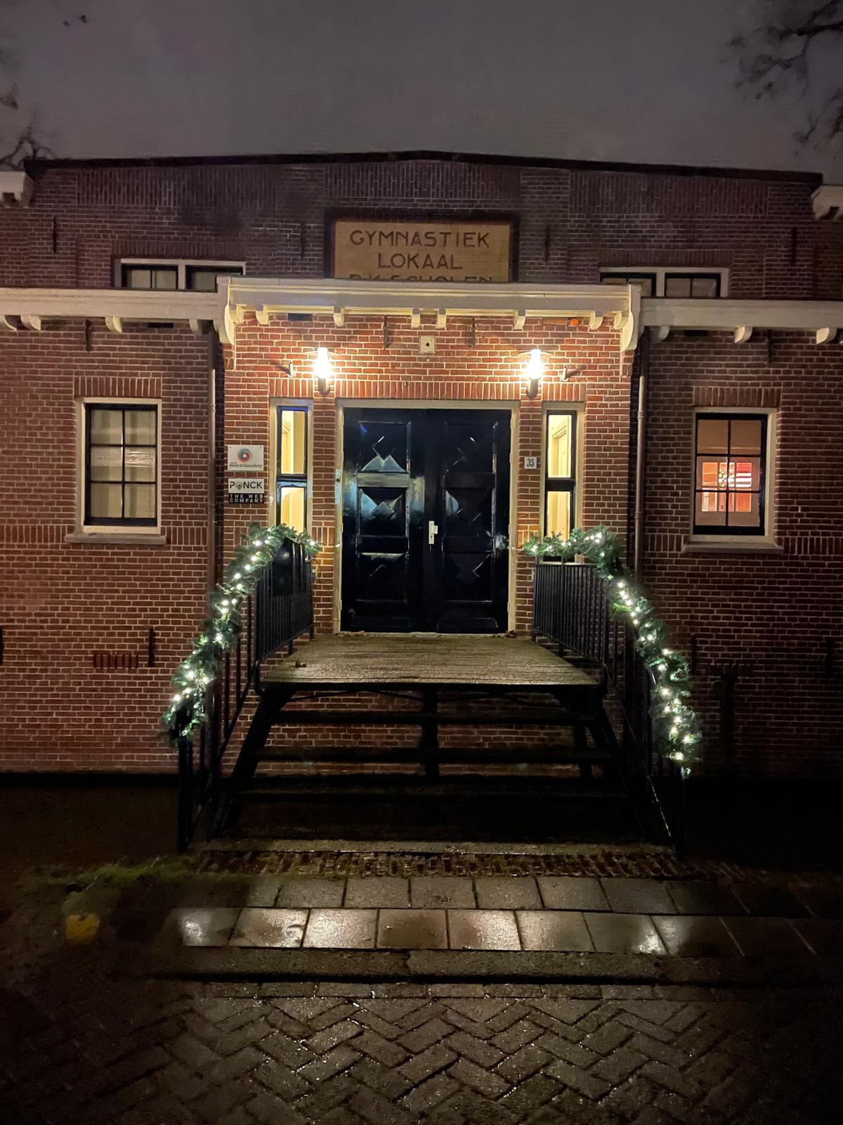 Goudse dichters Hanneke Leroux (links) en Noa Heddergott