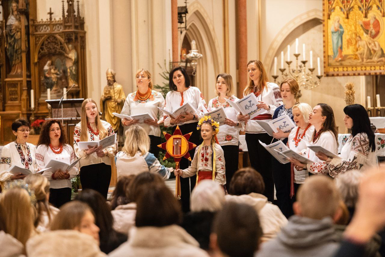 Ronald Nijenhuis bespeelt een orgel