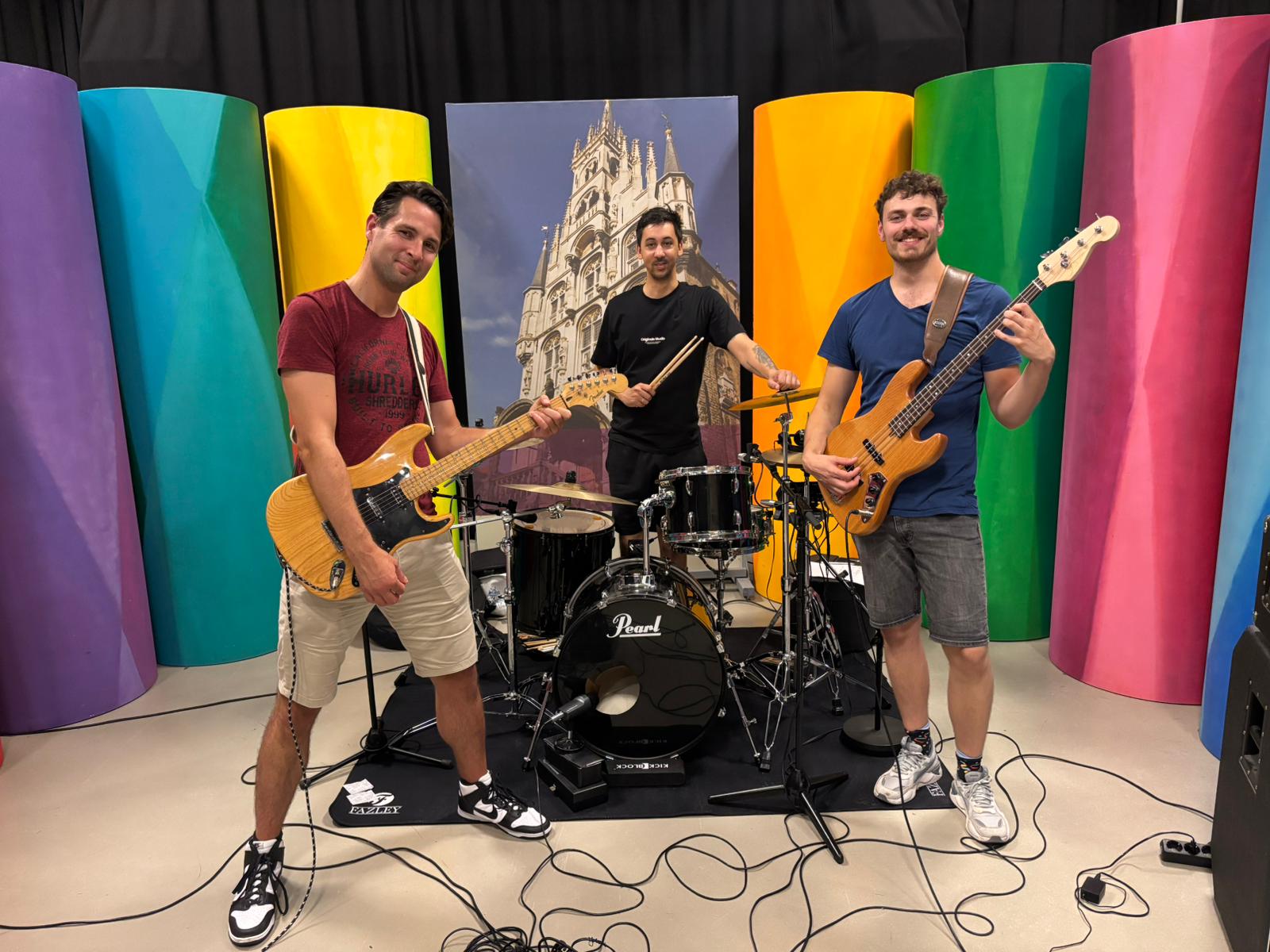 Foto van de Utrechtse groep Twelve's. Gemaakt tijdens een optreden in een theater.