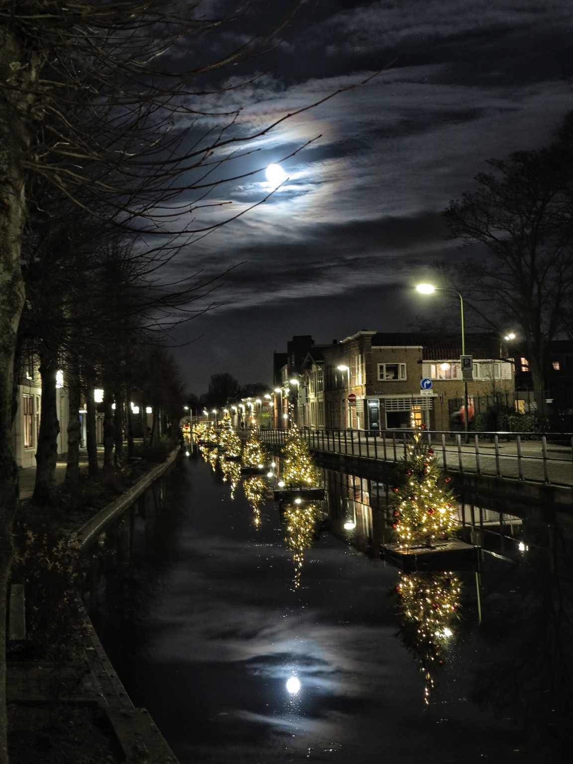 Ronald Nijenhuis bespeelt een orgel