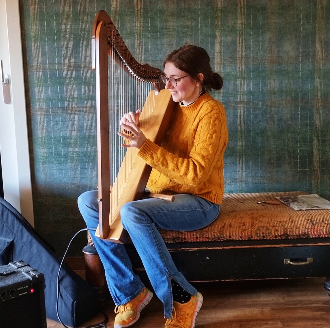 Foto van verhaalvertellers Pauline 't Jong, Marike Verschoor, Kees Geelhoud enHugo Gastkemper 